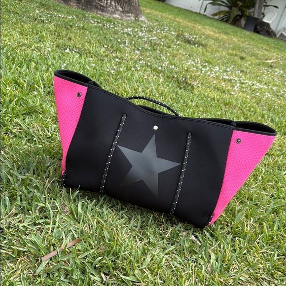 Stylish Pink and Black Tote Bag - Like New - Large Tote - Mini Pouch Included - Picture 1 of 4